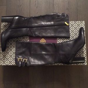 Beautiful Black Leather Heel Boots 👢